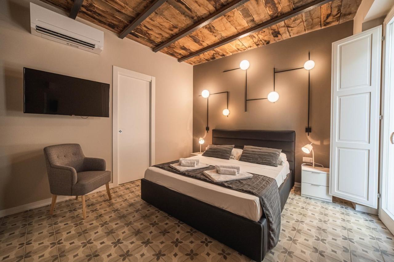 Palazzo Paladini - Luxury Suites In The Heart Of The Old Town Pizzo  Eksteriør bilde